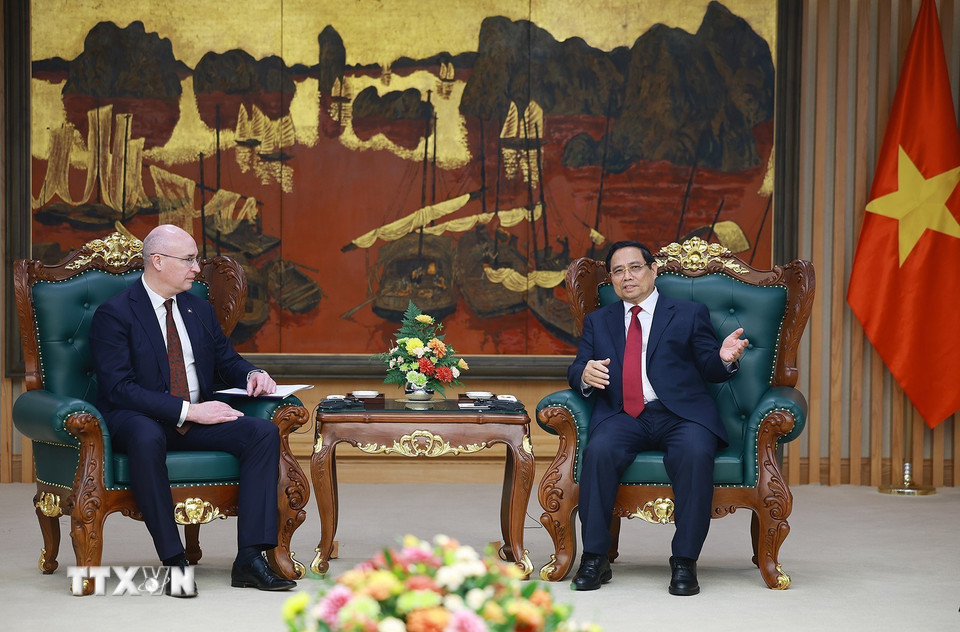 Thủ tướng Phạm Minh Chính tiếp Tổng giám đốc Hãng Thông tấn TASS (Liên bang Nga) Andrey Kondrashov. (Ảnh: Dương Giang/TTXVN)