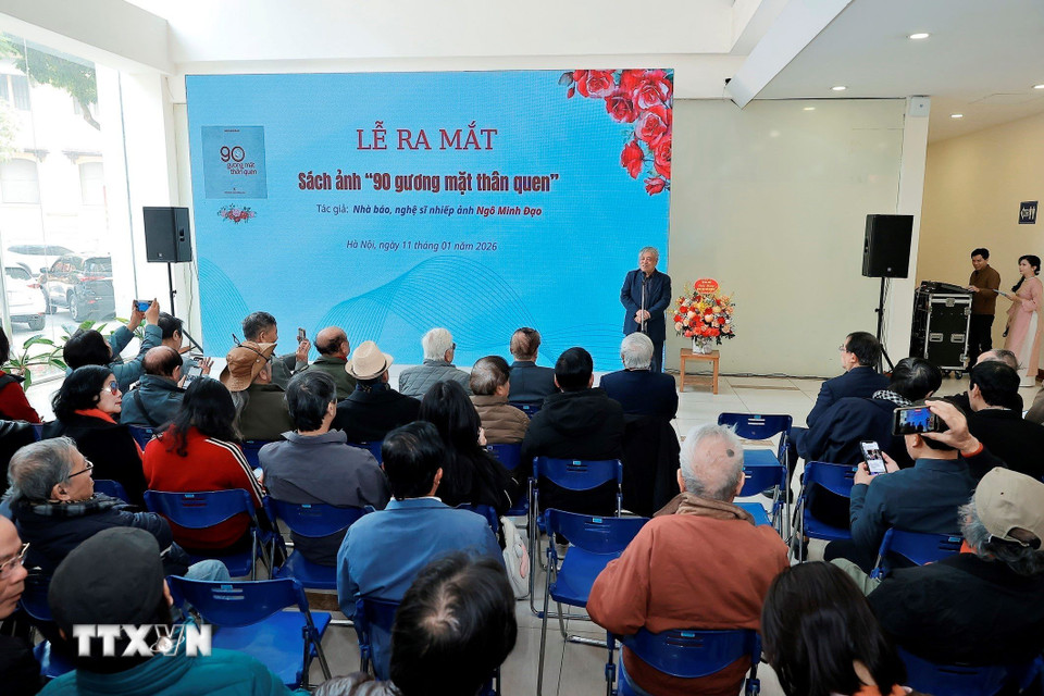 Quang cảnh Lễ ra mắt sách. (Ảnh: Minh Quyết/TTXVN)