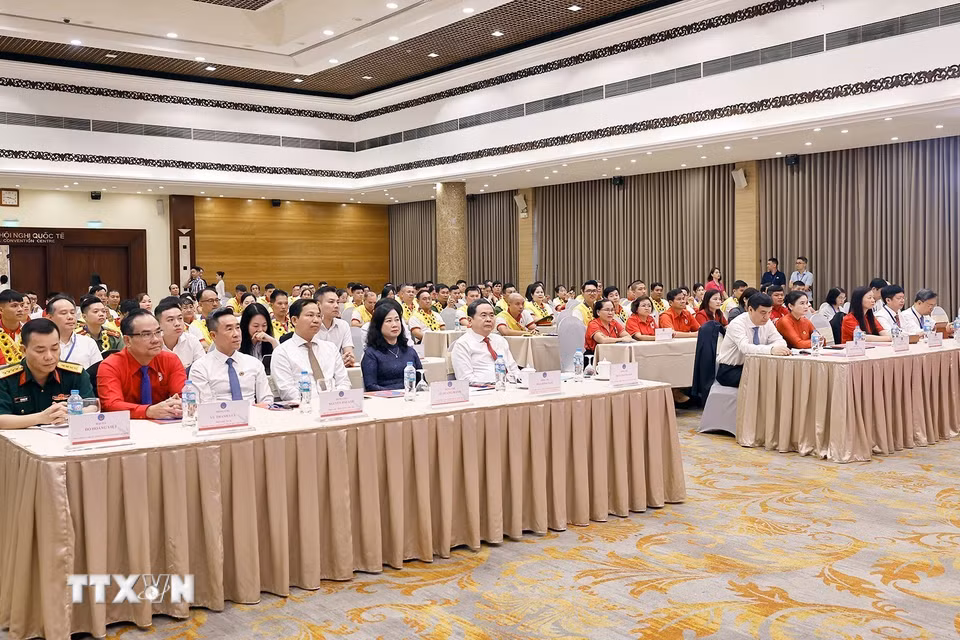 Chủ tịch Quốc hội Trần Thanh Mẫn và đại biểu dự Lễ tôn vinh người hiến máu tình nguyện tiêu biểu toàn quốc năm 2026. (Ảnh: Doãn Tấn/TTXVN)