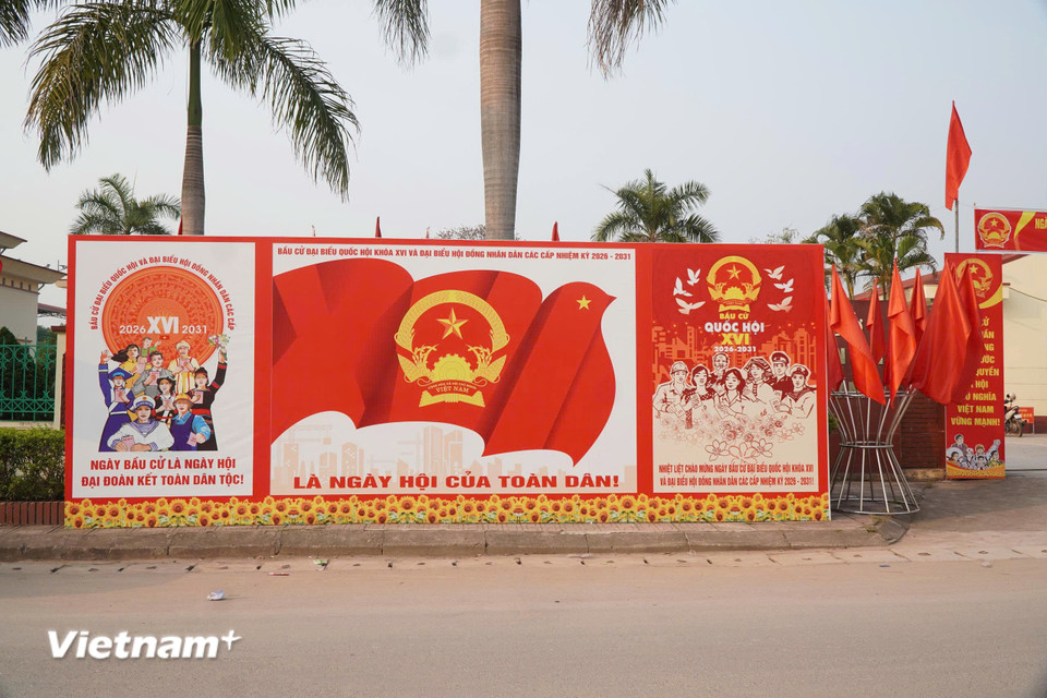 Pano tuyên truyền về bầu cử đại biểu Quốc hội khóa XVI và Hội đồng nhân dân các cấp nhiệm kỳ 2026-2031 tại xã Tân Khánh, Thái Nguyên. (Ảnh: Vietnam+)