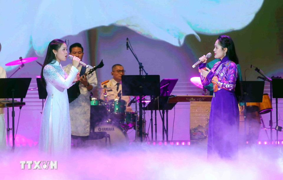 Một tiết mục tại chương trình. (Ảnh: Phạm Kiên/TTXVN)