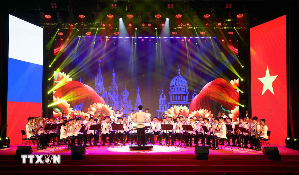 Tiết mục biểu diễn do Đoàn Nghi lễ Công an nhân dân Việt Nam biểu diễn. (Ảnh: Phạm Kiên/TTXVN)