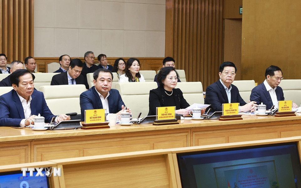 Các đại biểu dự Hội nghị tổng kết “Chiến dịch Quang Trung” xây dựng lại nhà cho các gia đình bị thiệt hại do bão lũ tại miền Trung. (Ảnh: Dương Giang/TTXVN)