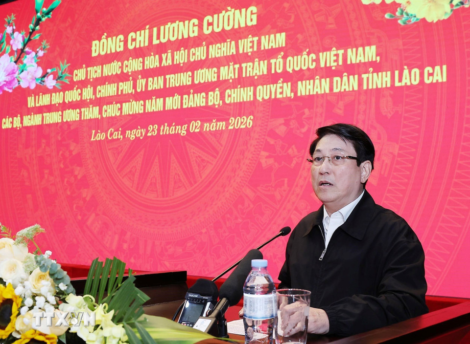 Chủ tịch nước Lương Cường chúc Tết Đảng bộ, chính quyền, Nhân dân các dân tộc, lực lượng vũ trang tỉnh Lào Cai. (Ảnh: Lâm Khánh/TTXVN)