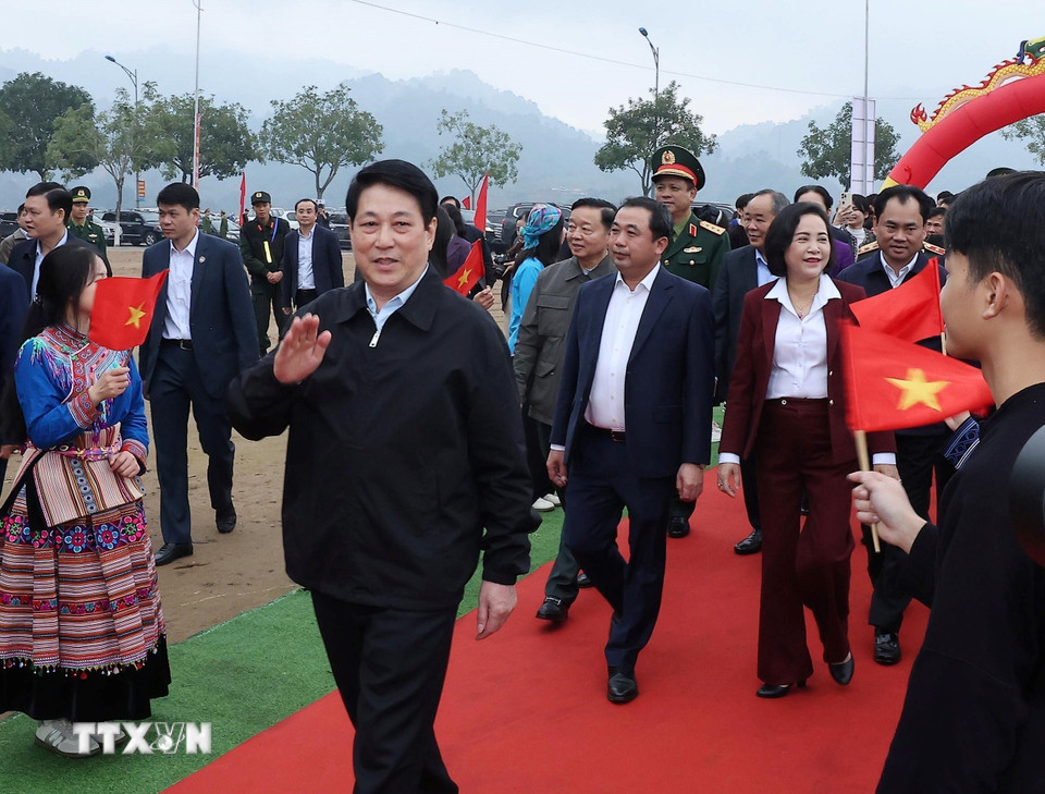 Chủ tịch nước Lương Cường dự Lễ phát động “Tết trồng cây đời đời nhớ ơn Bác Hồ” tại phường Lào Cai, tỉnh Lào Cai. (Ảnh: Lâm Khánh/TTXVN)