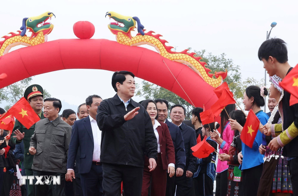 Chủ tịch nước Lương Cường dự Lễ phát động “Tết trồng cây đời đời nhớ ơn Bác Hồ” tại phường Lào Cai, tỉnh Lào Cai. (Ảnh: Lâm Khánh/TTXVN)