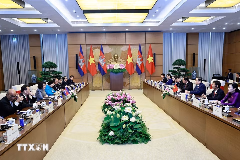 Chủ tịch Quốc hội Trần Thanh Mẫn hội đàm với Chủ tịch Quốc hội Campuchia Samdech Khuon Sudary. (Ảnh: Doãn Tấn/TTXVN)