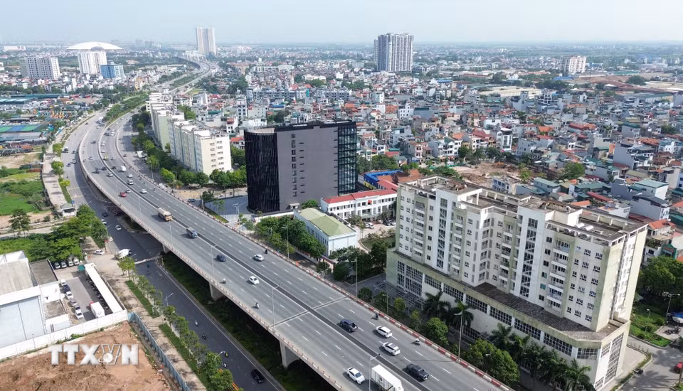 Khu nhà tái định cư Thượng Thanh, phường Việt Hưng (đường Lý Sơn, Hà Nội) nằm dọc tuyến Vành đai 2, gần nút giao Ngô Gia Tự-Nguyễn Văn Cừ, được đề xuất bố trí cho các hộ dân di dời phục vụ xây dựng cầu Tứ Liên và cầu Trần Hưng Đạo. (Ảnh: Quốc Khánh/TTXVN)