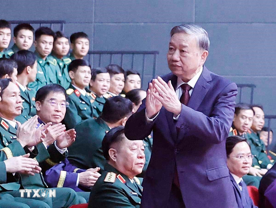 Tổng Bí thư Tô Lâm, Bí thư Quân ủy Trung ương, các đồng chí lãnh đạo và các đại biểu tham dự lễ tổng kết. (Ảnh: Thống Nhất/TTXVN)