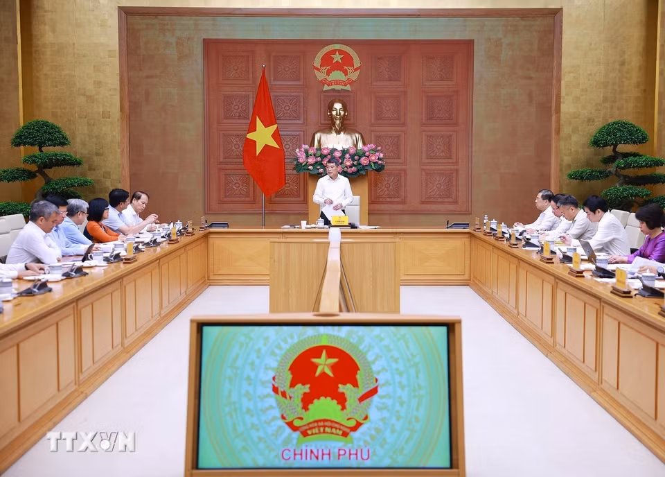 Thủ tướng Lê Minh Hưng chủ trì làm việc với lãnh đạo Bộ Tư pháp. (Ảnh: Dương Giang/TTXVN)