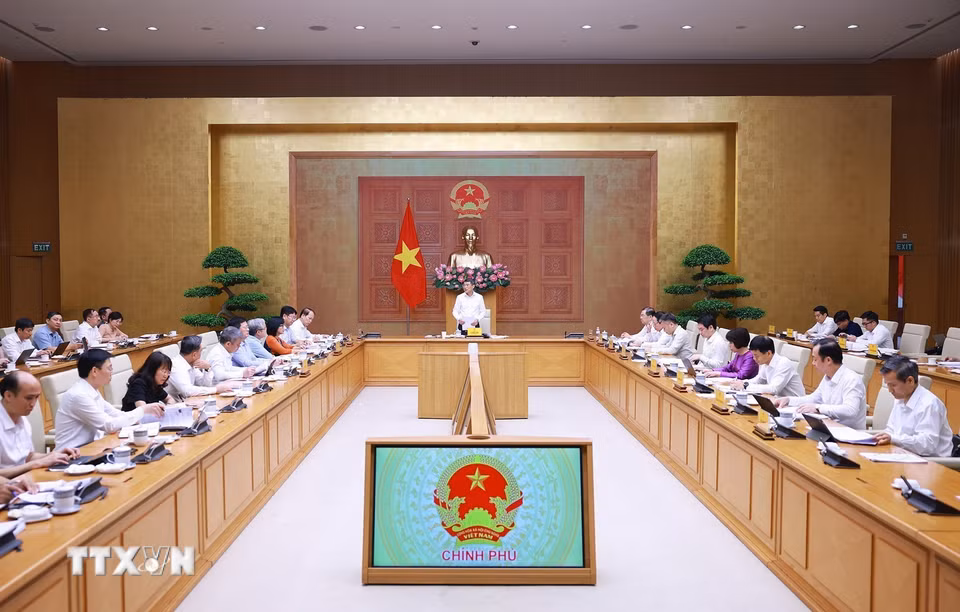 Thủ tướng Lê Minh Hưng chủ trì làm việc với lãnh đạo Bộ Tư pháp. (Ảnh: Dương Giang/TTXVN)