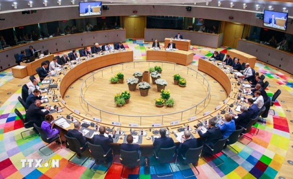 Trong 2 ngày 19-20/3/2026, Hội nghị thượng đỉnh EU diễn ra tại Brussels (Bỉ) vào thời điểm xung đột Nga-Ukraine vừa bước sang năm thứ năm song vẫn chưa có hồi kết. Trong khi đó, cuộc xung đột giữa Iran với Israel và Mỹ không có dấu hiệu giảm nhiệt, đe dọa hòa bình, ổn định và tăng trưởng toàn cầu, trong đó có châu Âu. (Ảnh: AP/TTXVN)
