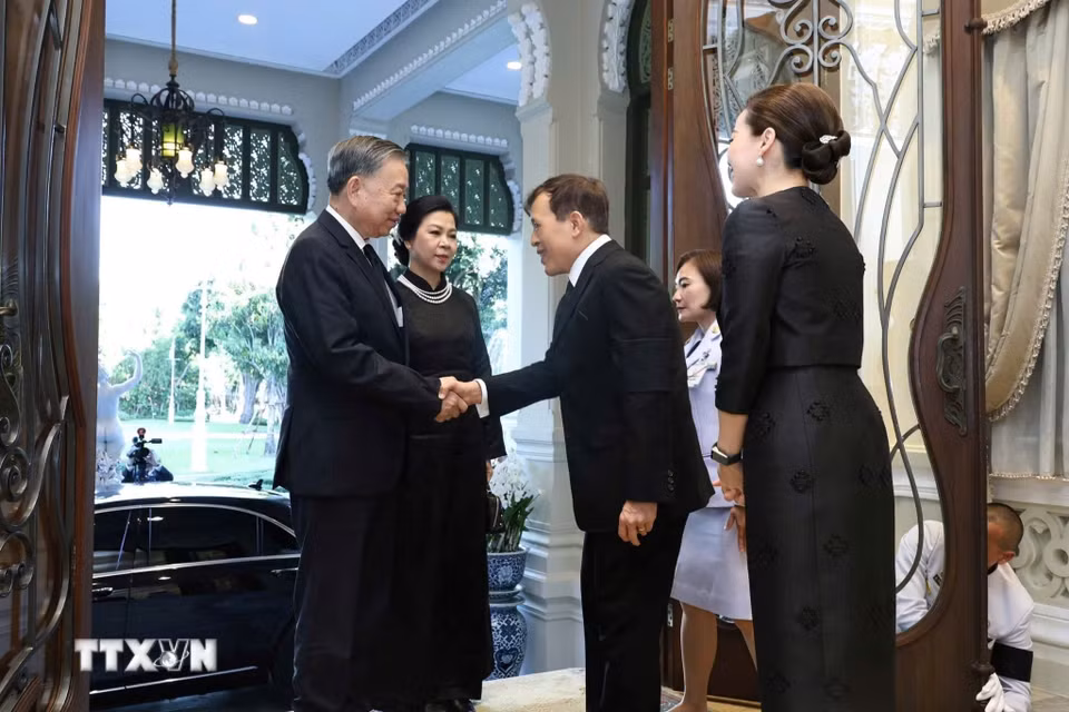 Tổng Bí thư, Chủ tịch nước Tô Lâm và Phu nhân Ngô Phương Ly hội kiến Nhà Vua Thái Lan Maha Vajiralongkorn và Hoàng hậu. (Ảnh: TTXVN phát)