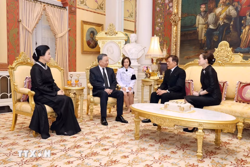 Tổng Bí thư, Chủ tịch nước Tô Lâm và Phu nhân Ngô Phương Ly hội kiến Nhà Vua Thái Lan Maha Vajiralongkorn và Hoàng hậu. (Ảnh: TTXVN phát)