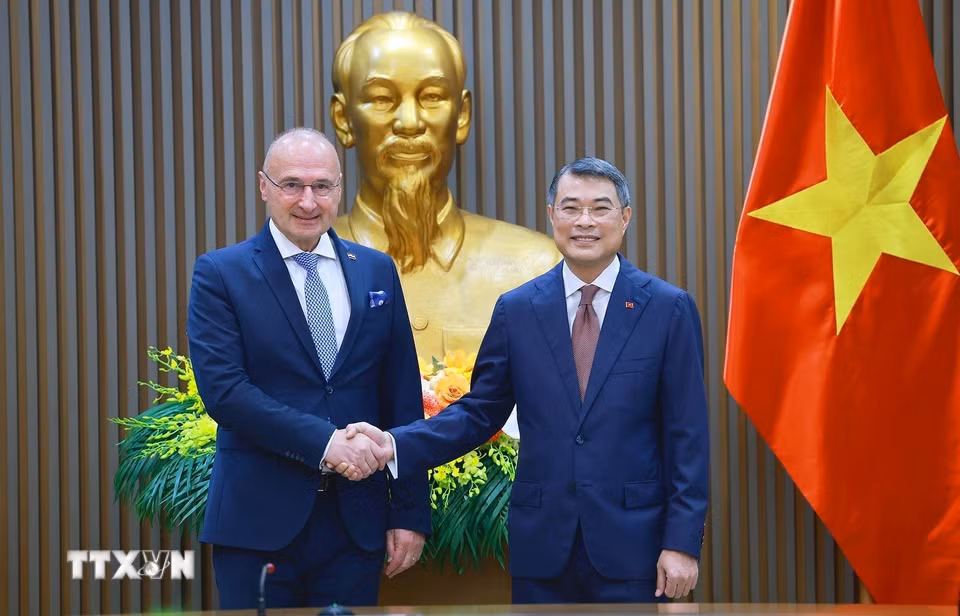 Thủ tướng Lê Minh Hưng tiếp Bộ trưởng Ngoại giao và các vấn đề châu Âu Croatia Gordan Grlic Radman. (Ảnh: Dương Giang/TTXVN)