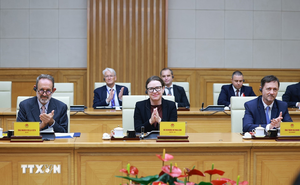 Đại diện Phái đoàn Liên minh châu Âu tại Việt Nam và Đại sứ các nước thành viên EU tại Việt Nam tham dự buổi tiếp. (Ảnh: Dương Giang/TTXVN)
