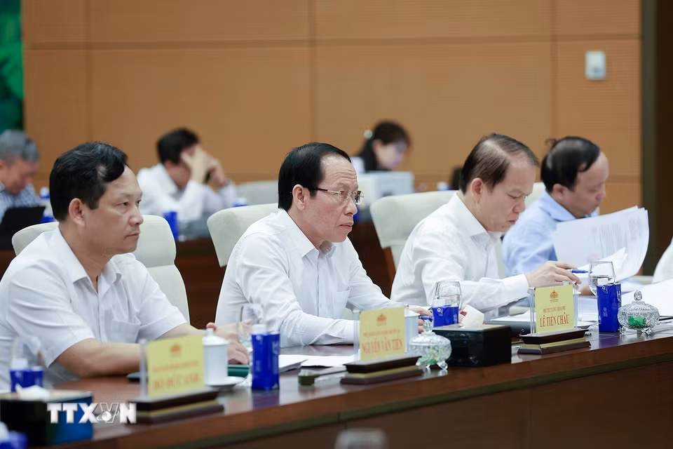 Phó Thủ tướng Chính phủ Lê Tiến Châu và đại biểu dự phiên họp. (Ảnh: Doãn Tấn/TTXVN)