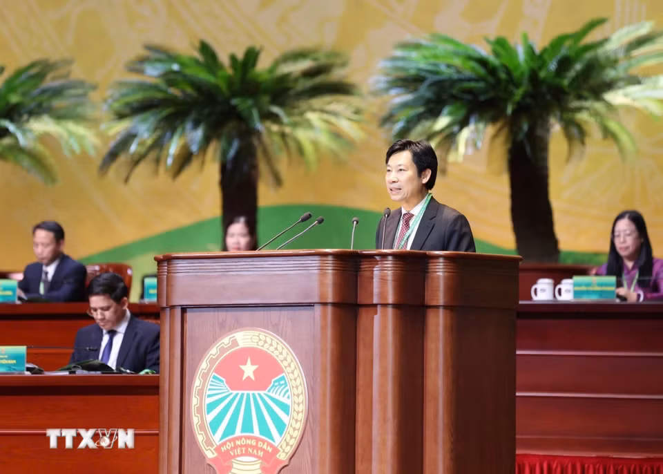Phó Chủ tịch Hội Nông dân Việt Nam Nguyễn Xuân Định trình bày Quy chế làm việc của Đại hội. (Ảnh: Hoàng Hiếu/TTXVN)