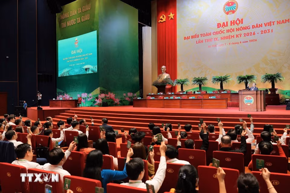 Các đại biểu biểu quyết thông qua Chương trình làm việc của Đại hội. (Ảnh: Lê Đông/TTXVN)