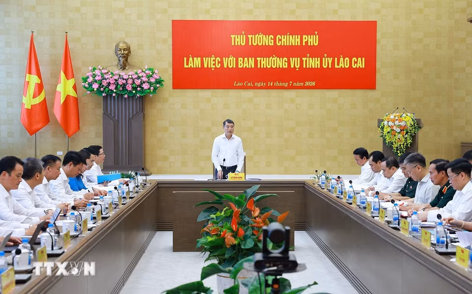 Thủ tướng Lê Minh Hưng làm việc với Ban Thường vụ Tỉnh ủy Lào Cai. (Ảnh: Dương Giang/TTXVN)
