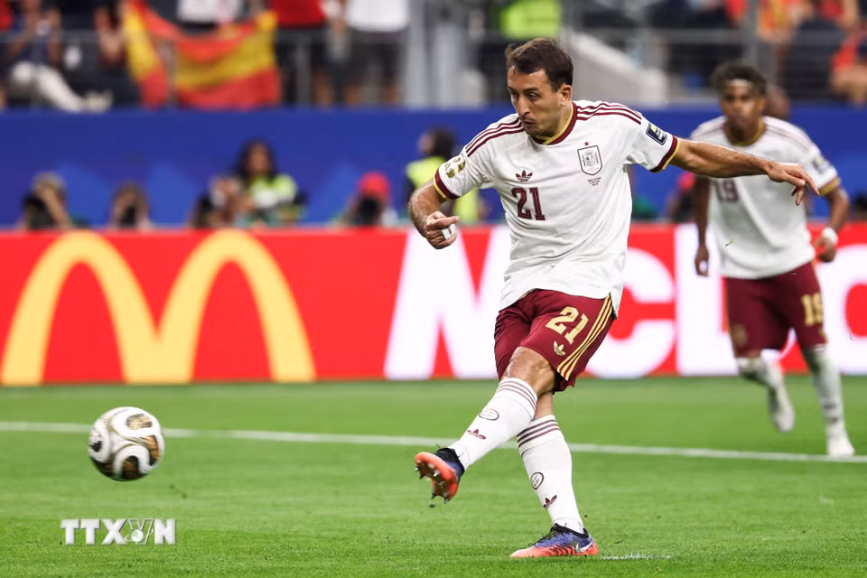 Đây cũng là bàn thắng thứ 5 của Mikel Oyarzabal tại World Cup 2026. (Ảnh: AFP/TTXVN)