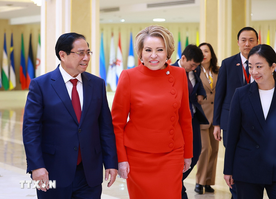 Thủ tướng Phạm Minh Chính hội kiến Chủ tịch Hội đồng Liên bang Nga Valentina Matviyenko. (Ảnh: Dương Giang/TTXVN)