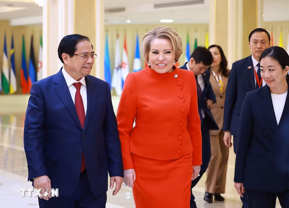 Thủ tướng Phạm Minh Chính hội kiến Chủ tịch Hội đồng Liên bang Nga Valentina Matviyenko. (Ảnh: Dương Giang/TTXVN)