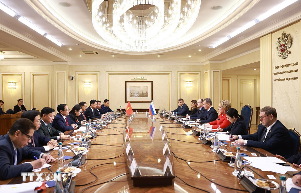 Thủ tướng Phạm Minh Chính hội kiến Chủ tịch Hội đồng Liên bang Nga Valentina Matviyenko. (Ảnh: Dương Giang/TTXVN)