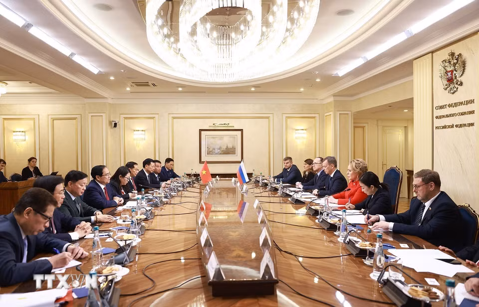 Thủ tướng Phạm Minh Chính hội kiến Chủ tịch Hội đồng Liên bang Nga Valentina Matviyenko. (Ảnh: Dương Giang/TTXVN)