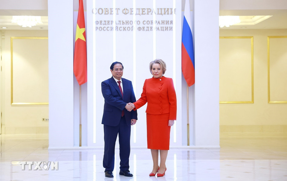 Thủ tướng Phạm Minh Chính hội kiến Chủ tịch Hội đồng Liên bang Nga Valentina Matviyenko. (Ảnh: Dương Giang/TTXVN)