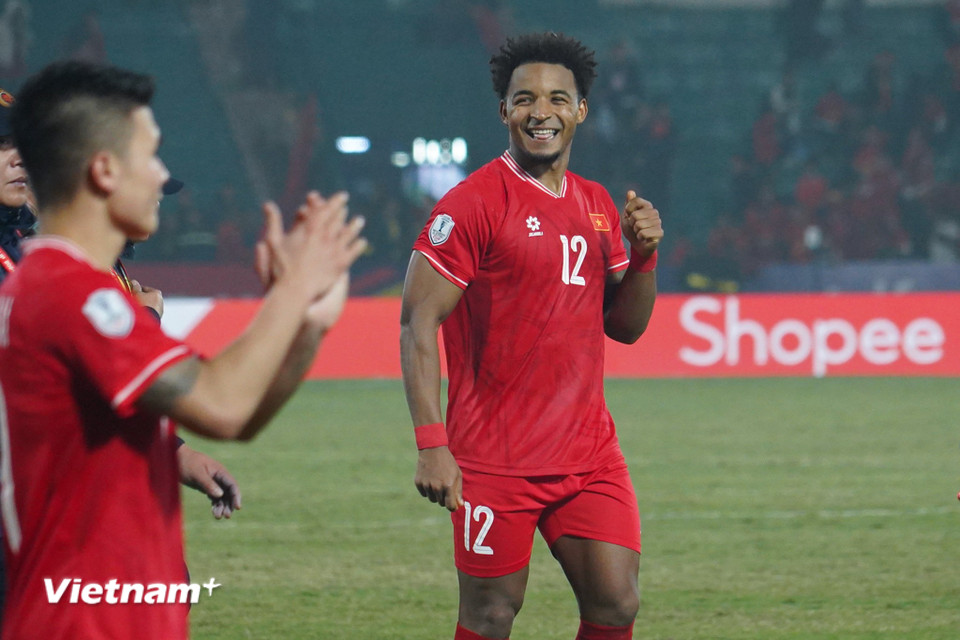 Nhảy vũ điệu Samba sau màn ra mắt "điểm 10." (Ảnh: Việt Anh/Vietnam+)