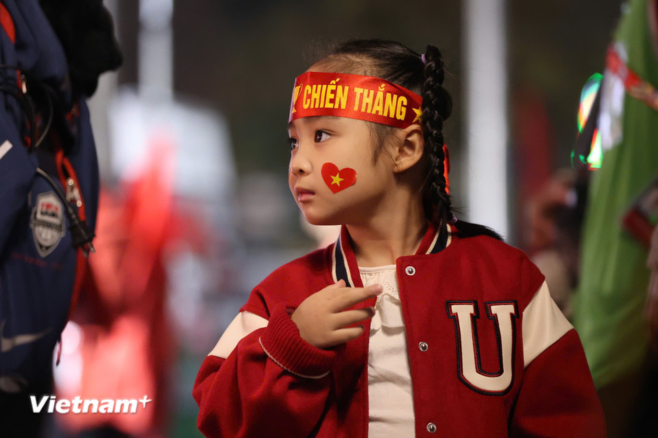 Cổ động viên nhí cũng hòa chung không khí sôi động. (Ảnh: Hoài Nam/Vietnam+)