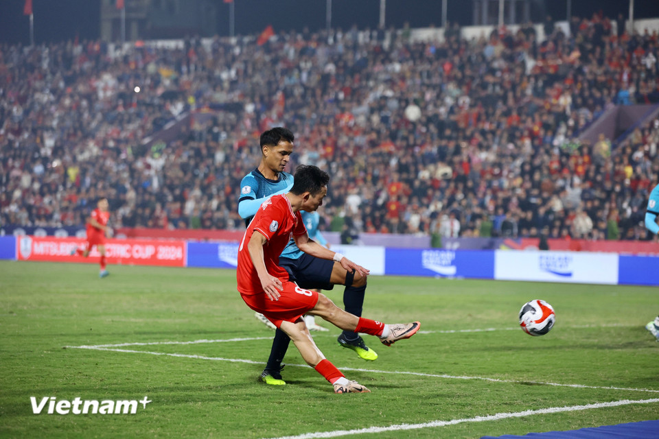 "Binh đoàn Rồng Vàng" tiếp tục dồn ép đối phương. (Ảnh: Hoài Nam/Vietnam+)