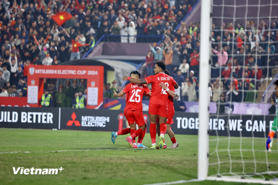 Phút thứ 21, Đội tuyển Việt Nam trải qua cảm giác "hụt hẫng" tương tự khi bàn thắng của Châu Ngọc Quang không được công nhận do lỗi đẩy người. (Ảnh: Hoài Nam/Vietnam+)