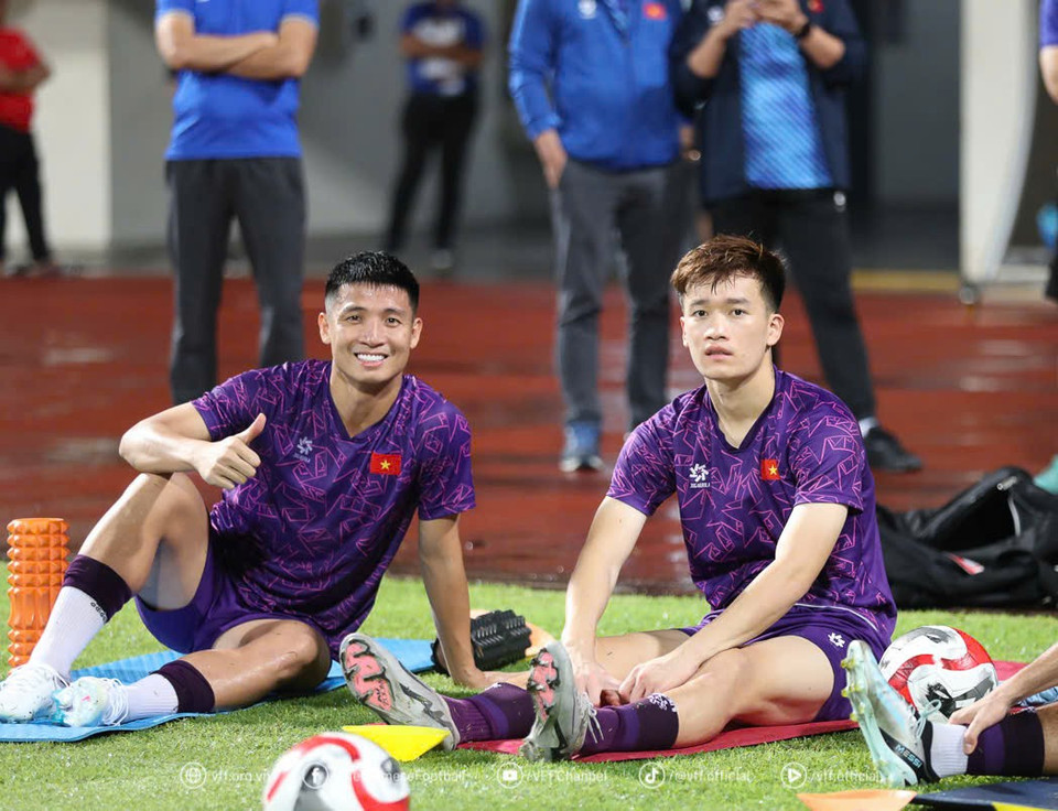 Các trụ cột như Bùi Tiến Dũng (trái), Hoàng Đức cũng có tâm lý vô cùng thoải mái. (Nguồn: VFF)