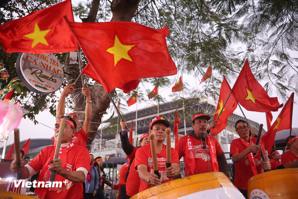 Tiếng trống làm náo động một góc sân Việt Trì. (Ảnh: Hoài Nam/Vietnam+)