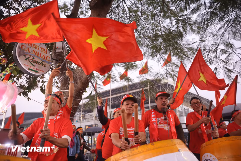 Tiếng trống làm náo động một góc sân Việt Trì. (Ảnh: Hoài Nam/Vietnam+)