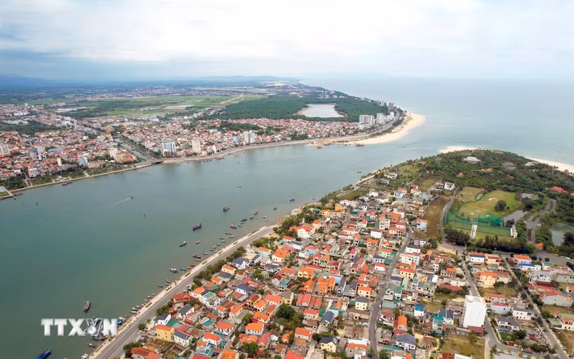 Quảng Trị ưu tiên phát triển hạ tầng ven biển Đồng Hới với tầm nhìn dài hạn, định hướng không gian đô thị mở rộng ra hướng biển. (Ảnh: Nguyên Linh/TTXVN)