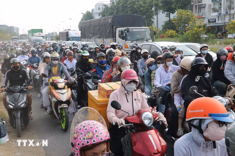 Quốc lộ 1 đoạn qua tỉnh Tây Ninh thường xuyên chịu áp lực giao thông vào các dịp lễ, Tết, khi lượng phương tiện qua tuyến tăng mạnh. (Ảnh: Bùi Giang/TTXVN)