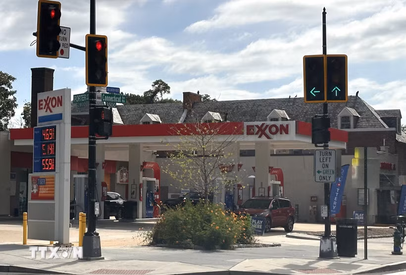 Một cây xăng Exxon tại khu vực Tây Bắc (NW) thủ đô Washington, D.C. (Mỹ), ngày 19/9/2026. (Ảnh: Ngọc Quang/TTXVN)