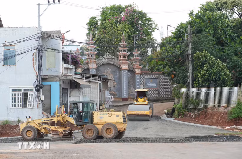 Ủy ban Nhân dân tỉnh Đắk Lắk yêu cầu đẩy nhanh tiến độ thi công các công trình, dự án nhằm tăng tốc giải ngân vốn đầu tư công. (Ảnh: Tuấn Anh/TTXVN)
