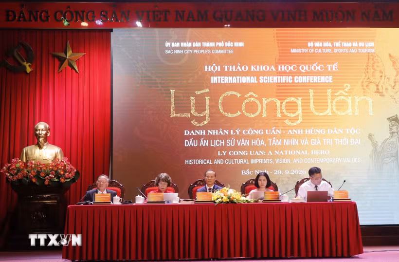Chủ trì Hội thảo. (Ảnh: Thanh Thương/TTXVN)