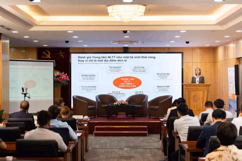 Quang cảnh Hội thảo “Thúc đẩy phát triển Trung tâm Năng lượng tái tạo tại Việt Nam”. (Ảnh: Linh Nguyễn/Vietnam+ phát)