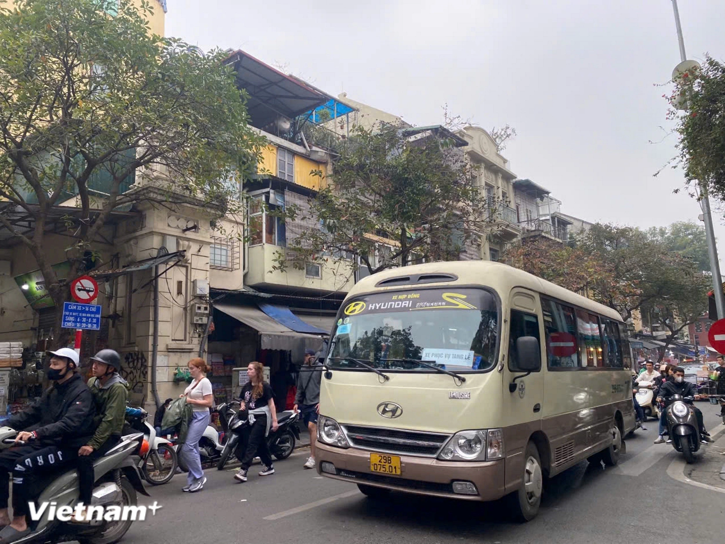 Đề Xuất Ôtô Chở Người Từ Dưới 28 Chỗ Và Xe Trung Chuyển Được Chạy 24/24h