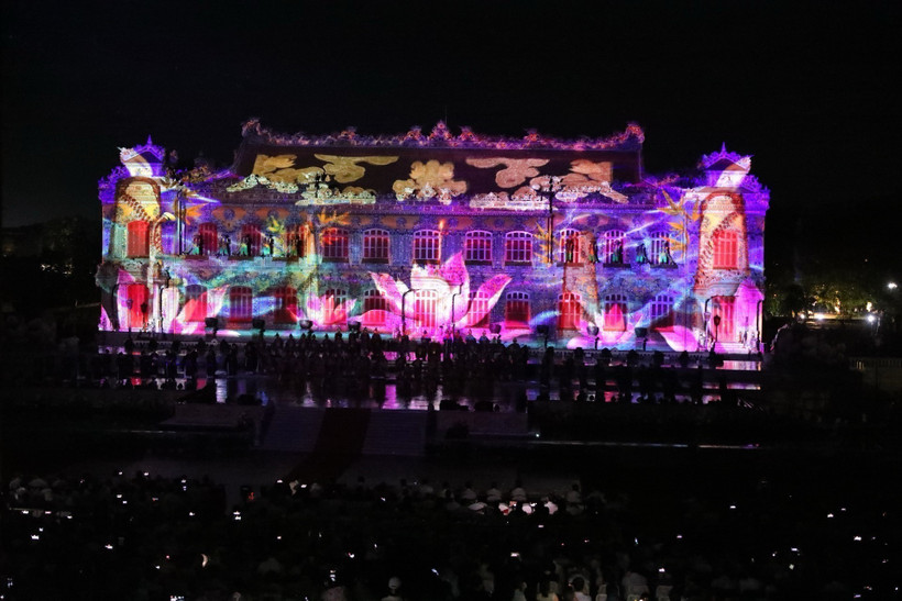 Trình diễn mapping 3D tại các kỳ Festival Huế thu hút sự quan tâm của đông đảo du khách. (Ảnh minh họa: CTV/Vietnam+)