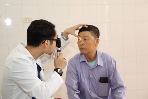 Khám sàng lọc chuyên sâu về mắt cho người dân vùng cao