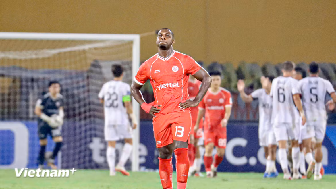 Thể Công-Viettel (áo đỏ) nhận thất bại đậm 0-5 trước FC Seoul (Hàn Quốc) ở đấu trường Cúp C2 châu Á 2026/27. (Ảnh: Việt Anh/Vietnam+)