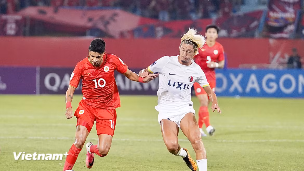 Công an Hà Nội (áo đỏ) nhận thất bại 0-1 trước Kashima Antlers. (Ảnh: Việt Anh/Vietnam+)