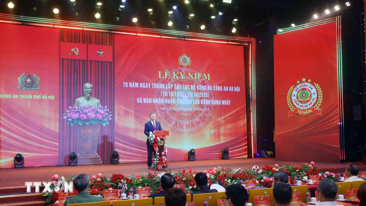 Tổng Bí thư, Chủ tịch nước Tô Lâm phát biểu chúc mừng Câu lạc bộ bóng đá Công an Hà Nội. (Ảnh: Phạm Kiên/TTXVN)