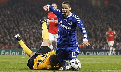 Địa chấn: Real, Arsenal, Man City, AC Milan đều thua ảnh 2